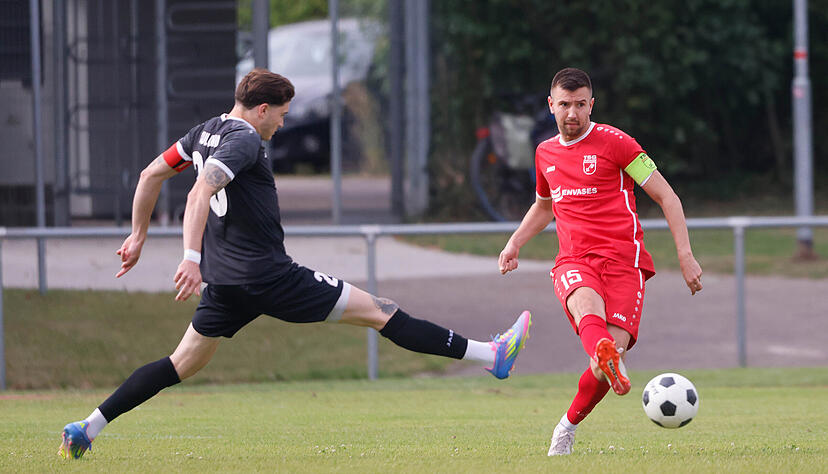 Die Öhringer Defensive um Yannick Jankowski (rechts) steht stabil. Doch im Spiel nach vorne hapert es etwas. Die Öhringer Defensive um Yannick Jankowski (rechts) steht stabil. Doch im Spiel nach vorne hapert es etwas.