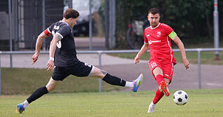Kapit&auml;n Yannick Jankowski (rechts) hat sich fr&uuml;h entschieden, bei der TSG &Ouml;hringen zu bleiben.