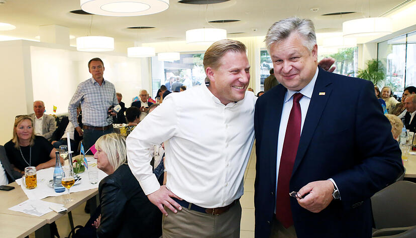 Nico Weinmann (links) und Michael Link feiern bei der Wahlparty der Heilbronner FDP. Foto: Ralf Seidel Nico Weinmann (links) und Michael Link feiern bei der Wahlparty der Heilbronner FDP. Foto: Ralf Seidel