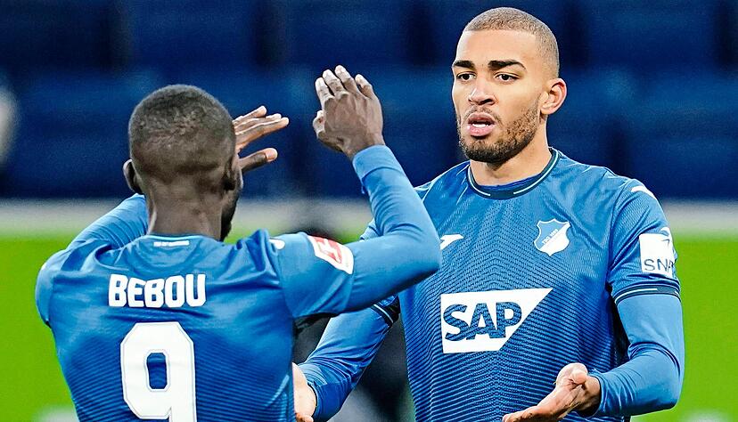 Glückwunsch: Hoffenheims Torschütze Kevin Akpoguma (rechts) jubelt mit Vorlagengeber Ihlas Bebou über den späten 1:1-Ausgleich gegen Gladbach.
Foto: dpa