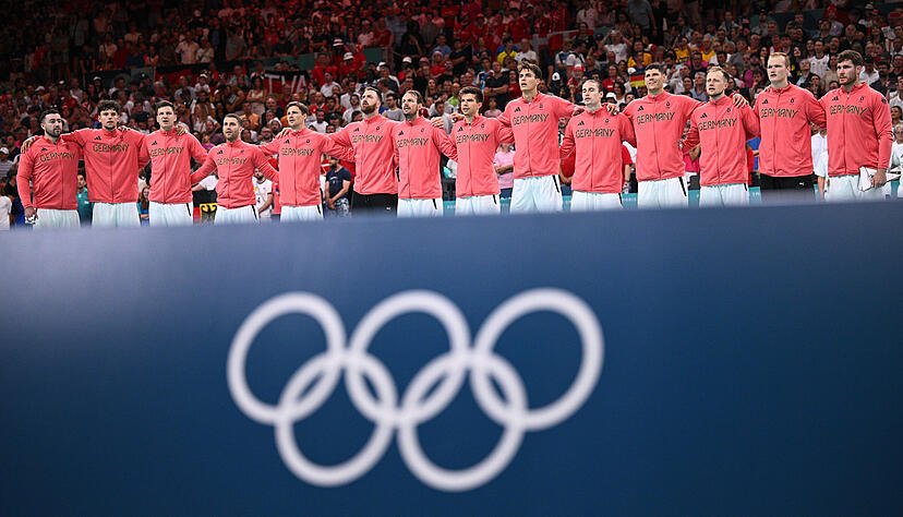 Deutschlands Handballer im vergangenen Jahr vor dem Olympia-Finale in
Paris. Ein Bild, das bald der Vergangenheit angehören könnte.