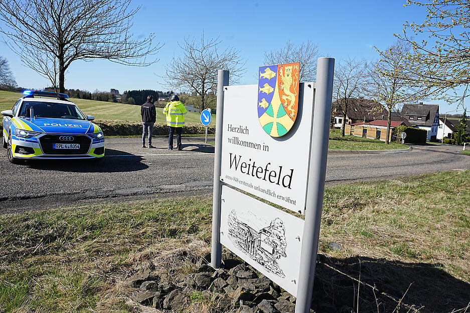 Drei Menschen sind in Weitefeld im Westerwald tot aufgefunden worden. Drei Menschen sind in Weitefeld im Westerwald tot aufgefunden worden.