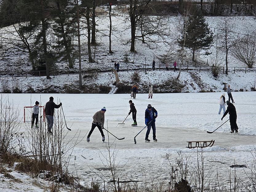 Doch nach mehreren Frosttagen gibt es f&uuml;r viele Winter-Fans offenbar kein Halten mehr.