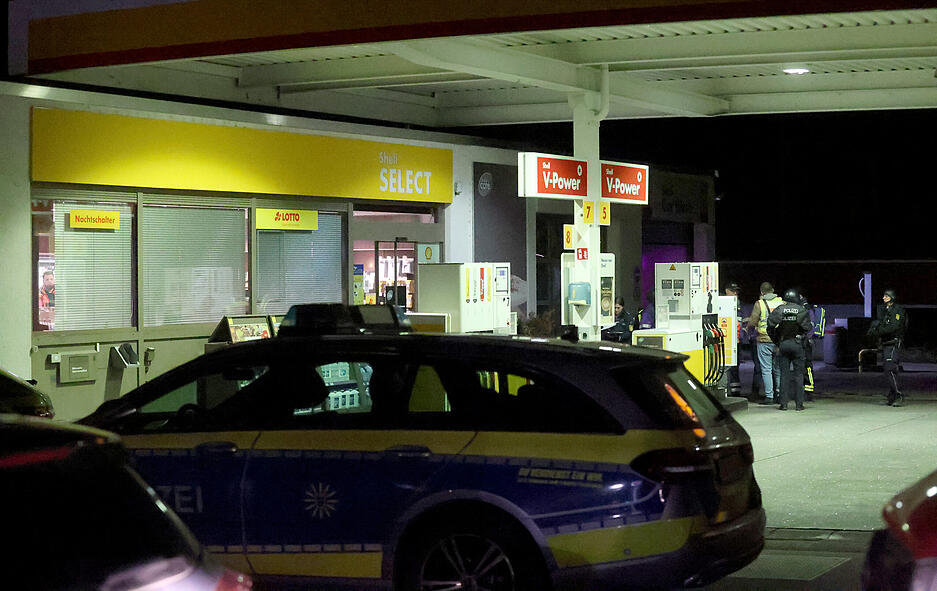 Die Mitarbeiter der Firma Hänel werden am Dienstagabend bei der Shell-Tankstelle in der Kocherwaldstraße befragt.