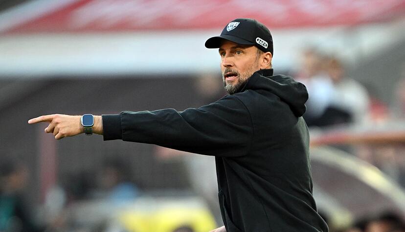 Der VfB und Trainer Sebastian Hoene&szlig; treten am Donnerstag beim FC Basel an. (Archivbild)