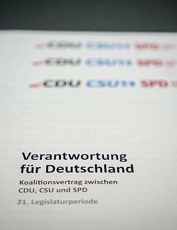 Die SPD-Mitglieder haben im April zwei Wochen Zeit um über den Koalitionsvertrag mit der Union abzustimmen. Die SPD-Mitglieder haben im April zwei Wochen Zeit um über den Koalitionsvertrag mit der Union abzustimmen.