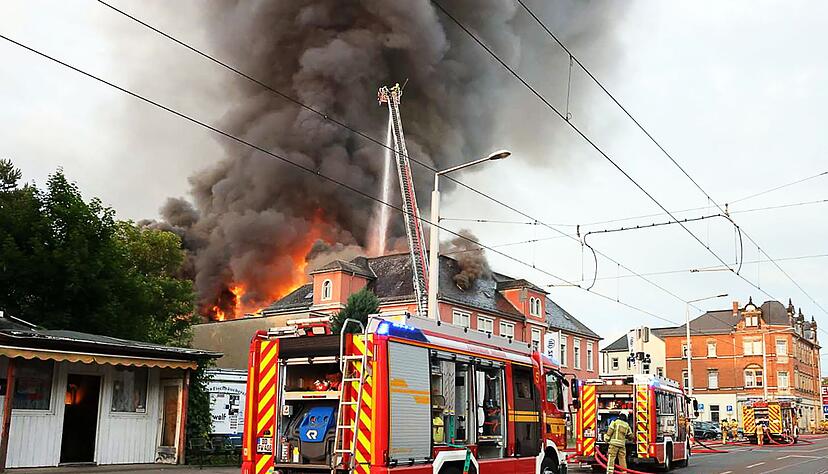 Der Brand brach im Dachgeschoss aus.