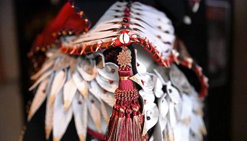 F&uuml;r ihr Cosplay wiedervendet Toni viele Sachen vom Flohmarkt, wie etwa eine Quaste von einem ehemaligen Vorhang.