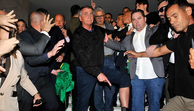 Ex-Präsident Jair Bolsonaro steht unter strengen Auflagen und muss eine Fußfessel tragen. (Archivbild) Ex-Präsident Jair Bolsonaro steht unter strengen Auflagen und muss eine Fußfessel tragen. (Archivbild)