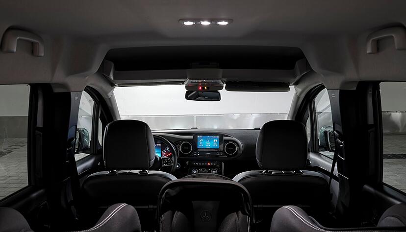 In der Mercedes T-Klasse geht es deutlich komfortabler zu als im Citan. Die Konsolen sind feiner bezogen und die Sitze etwas weicher gepolstert.