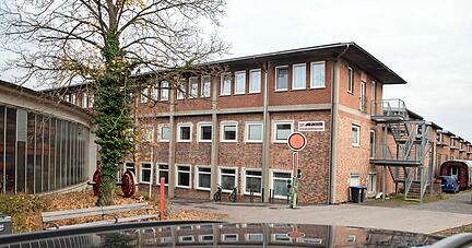 Seit Beginn der Corona-Pandemie ist das B&ouml;ckinger Eisenbahnmuseum geschlossen. Ob und wann es wieder &ouml;ffnet, h&auml;ngt unter anderem auch vom Ausgang eines Rechtsstreits zwischen zwei Vereinen ab, die Teile des Gel&auml;ndes mieten.
Foto: Andreas Veigel