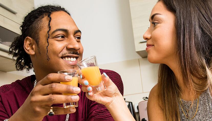 Prost! Viele Ingwershots schneiden im Test gut ab.