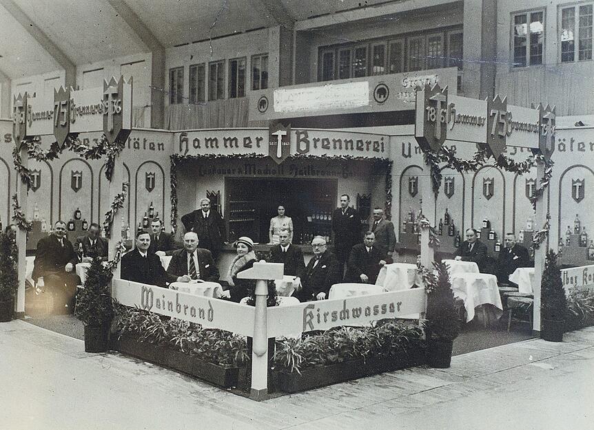 Schon fr&uuml;h waren die Hammer-Produkte auf internationalen Messen vertreten. Kultcharakter haben bis heute allerhand Utensilien und Emailleschilder.