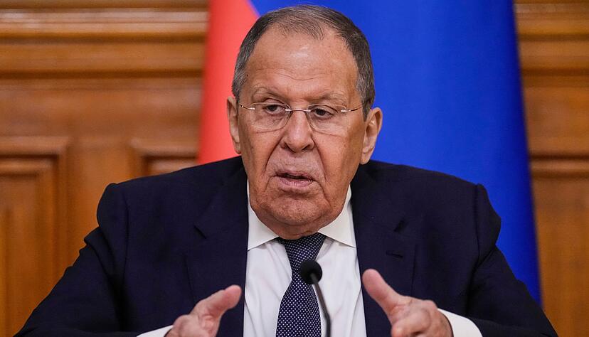 Lawrow sieht die Bedingungen f&uuml;r ein Spitzentreffen von Putin mit Selenskyj f&uuml;r nicht erf&uuml;llt an.