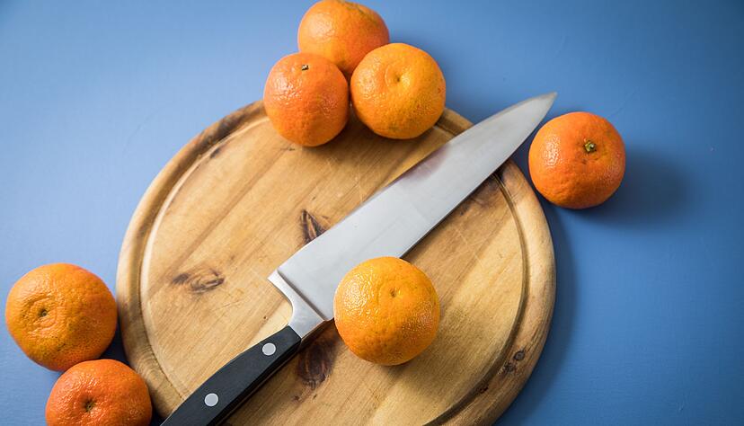 Mit einem simplen Trick sollen sich Clementinen und Co. leichter pellen lassen.