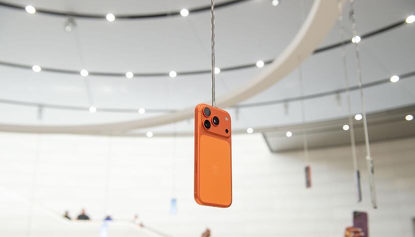 Aluminium macht es möglich: Das iPhone 17 Pro gibt es auch in leuchtendem Orange. Aluminium macht es möglich: Das iPhone 17 Pro gibt es auch in leuchtendem Orange.