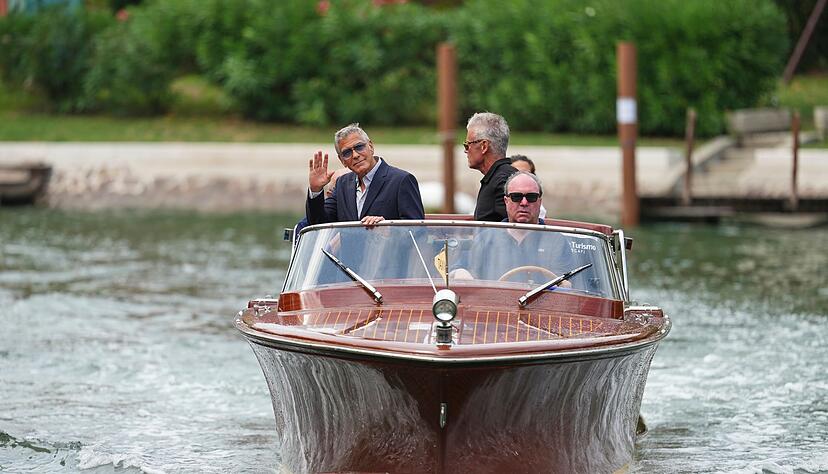 George Clooney am Mittwoch bei der Ankunft im Wassertaxi.