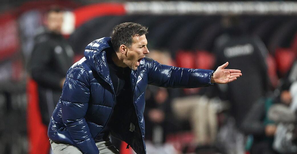 KSC-Trainer Christian Eichner darf weiter an der Seitenlinie agieren.