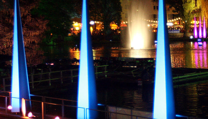 Schon eine Weile her: Beleuchtungselemente beim Lichterfest 2009. Schon eine Weile her: Beleuchtungselemente beim Lichterfest 2009.