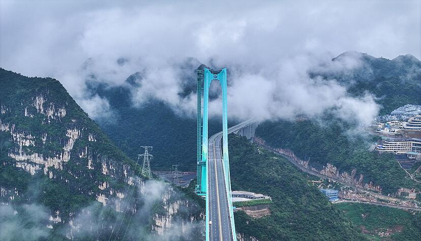 Die Huajiang Grand Canyon Bridge erreicht laut chinesischen Staatsmedien eine Höhe von bis zu 625 Metern. Die Huajiang Grand Canyon Bridge erreicht laut chinesischen Staatsmedien eine Höhe von bis zu 625 Metern.