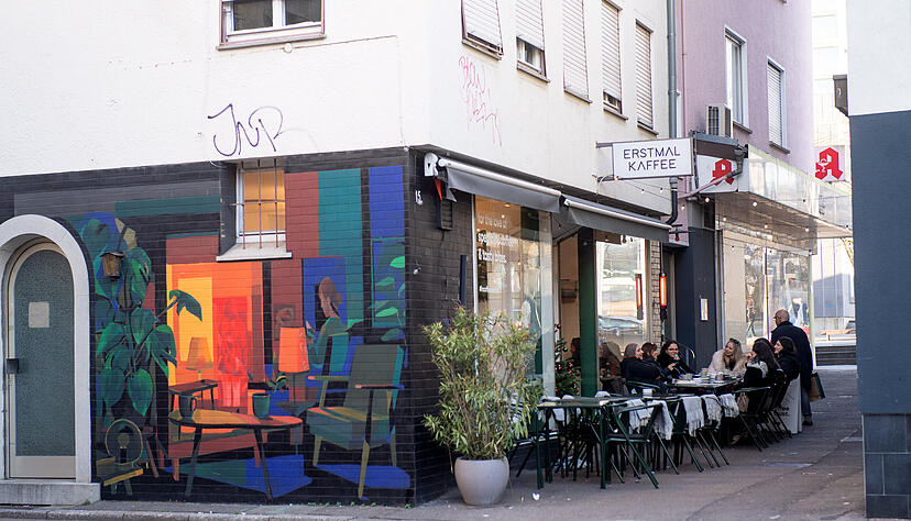 Kleine Str&auml;&szlig;chen mit h&uuml;bschen Caf&eacute;s wie das "Erstmal Kaffee" in der Schulgasse: Aus diesem Thema lie&szlig;e sich atmosph&auml;risch noch viel mehr machen f&uuml;r die Stadt, findet Franz-Josef Mattes.