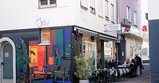 Kleine Str&auml;&szlig;chen mit h&uuml;bschen Caf&eacute;s wie das "Erstmal Kaffee" in der Schulgasse: Aus diesem Thema lie&szlig;e sich atmosph&auml;risch noch viel mehr machen f&uuml;r die Stadt, findet Franz-Josef Mattes.