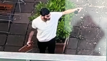 Das soll der Mann sein, der das Ehepaar in Heidelberg angegriffen hat. Das soll der Mann sein, der das Ehepaar in Heidelberg angegriffen hat.