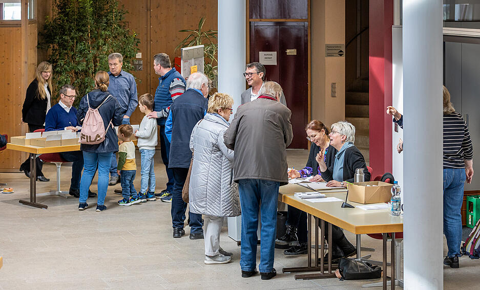 Im Rathaus in Flein haben um 13 Uhr bereits 490 W&auml;hler ihre Stimme abgegeben. B&uuml;rgermeister Alexander Kr&uuml;ger hat vor Ort ebenfalls gew&auml;hlt.