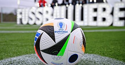 Mitte Juni startet die Fußball-Europameisterschaft in Deutschland. Durch eine umfassende Strategie mit 49 Maßnahmen will die UEFA die Euro nachhaltiger machen.
Foto: dpa