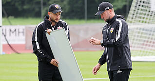 VfB-Trainer Sebastian Hoeneß will für die neue Saison einige Baustellen beheben.