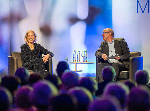 Bei der 61. Abendvorlesung mit Prof. Dr. med. Christiane Tiefenbacher stand das Thema: „Gendermedizin - Frauenherzen schlagen anders“ im Fokus.