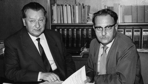 Zusammengestellt von Archiv und Dokumentation der Heilbronner Stimme
1960: Der "Chef" der künftigen Ingenieurschule Heilbronn, Baudirektor Dipl.-Ing. Friedrich Aßmus (l) und der Baudezernent der Stadt Heilbronn, Bürgermeister Hanser. 1959 hatte der baden-württembergische Landtag eine Ingenieurschule mit Sitz in Heilbronn beschlossen. Zusammengestellt von Archiv und Dokumentation der Heilbronner Stimme
1960: Der "Chef" der künftigen Ingenieurschule Heilbronn, Baudirektor Dipl.-Ing. Friedrich Aßmus (l) und der Baudezernent der Stadt Heilbronn, Bürgermeister Hanser. 1959 hatte der baden-württembergische Landtag eine Ingenieurschule mit Sitz in Heilbronn beschlossen.