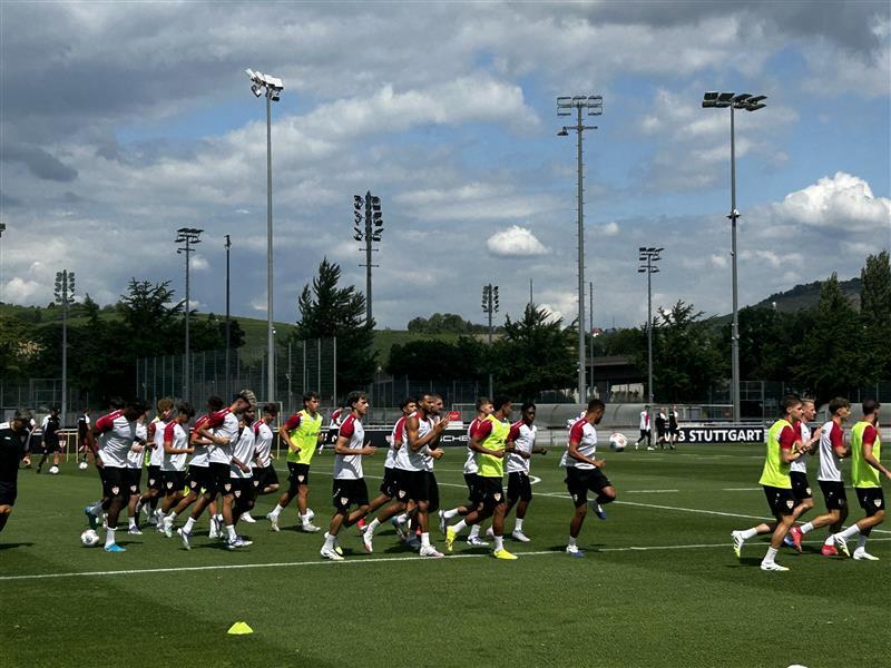 Fast alle Spieler waren an Bord. Nur die Nationalspieler fehlten beim Trainingsauftakt des VfB Stuttgart.