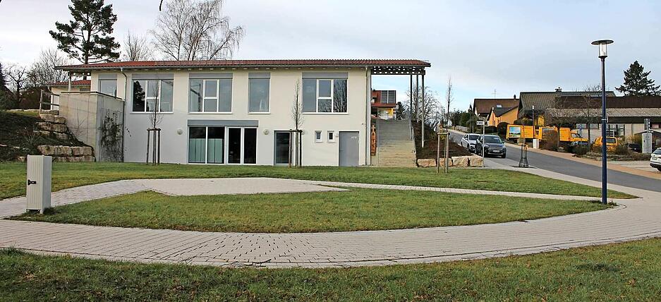 Die Schwäbische Waldhalle wurde 2017 abgerissen. 2019 war auf einem Teil des Grundstücks das evangelische Gemeindehaus mit öffentlichen Toiletten fertiggestellt. Für die Neugestaltung der Jahnstraße gab es ebenfalls Fördermittel vom Land.