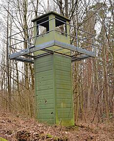 Zudem findet sich im Stadtwald versteckt ein Wachturm.Foto: Archiv