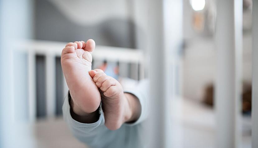 Bei einer Kinderwunschbehandlung im Ausland sollten wichtige Faktoren wie Klinikwahl, Kosten und rechtliche Lage beachtet werden. Bei einer Kinderwunschbehandlung im Ausland sollten wichtige Faktoren wie Klinikwahl, Kosten und rechtliche Lage beachtet werden.