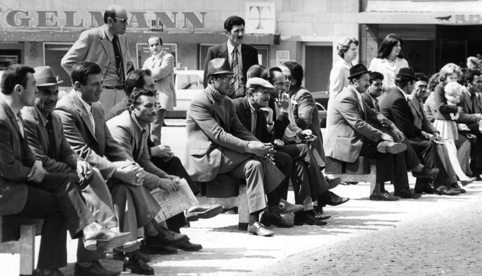 Sonntagsstimmung auf dem Heilbronner Marktplatz im Mai 1973: Viele Zuwanderer der ersten Generation betrachteten sich selbst lange Zeit als G&auml;ste.
Fotos: Eisenmenger