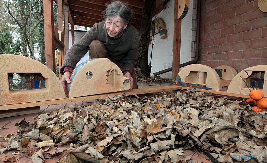 2010: Halbkreisf&ouml;rmige Skulpturen sind in der Ausstellung zum Ende des Jahres im Heilbronner Garteng&auml;sschen zu sehen.
