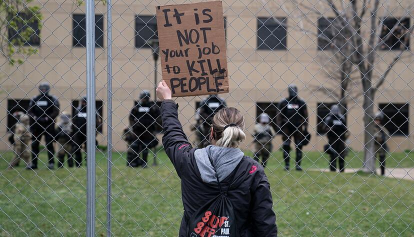 Eine Protestaktion in Minneapolis nach dem Tod von Daunte Wright: «Es ist nicht euer Job, Menschen zu töten». Eine Protestaktion in Minneapolis nach dem Tod von Daunte Wright: «Es ist nicht euer Job, Menschen zu töten».