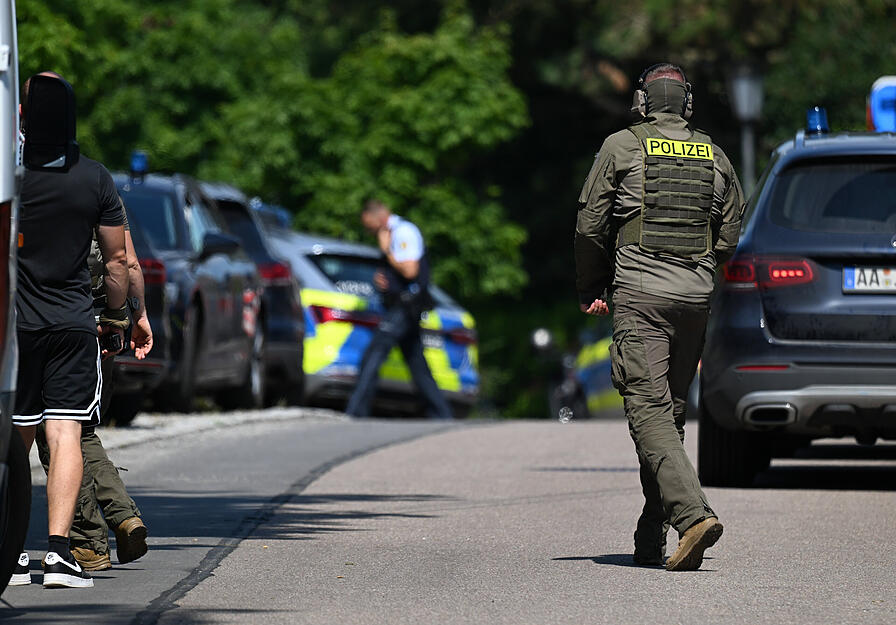 Die Polizei ist in Rosengarten (Landkreis Schwäbisch Hall) zu einem größeren Einsatz ausgerückt. Die Polizei ist in Rosengarten (Landkreis Schwäbisch Hall) zu einem größeren Einsatz ausgerückt.