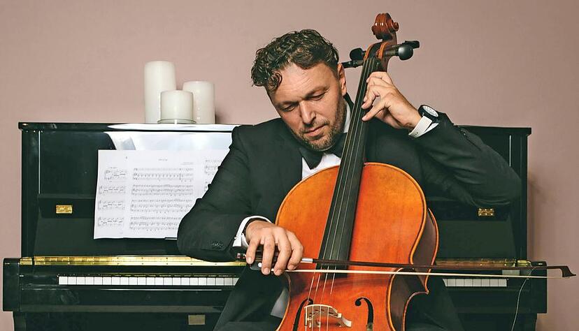 Sehen aus wie Profis, sind aber Laien: Anton Reulow (links) am Klavier und Goran Skrtic am Cello.Fotos: privat