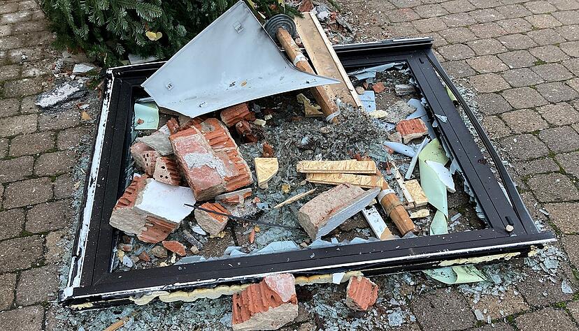 Unbekannte sprengen Geldautomaten in Bad Rappenau-Bonfeld