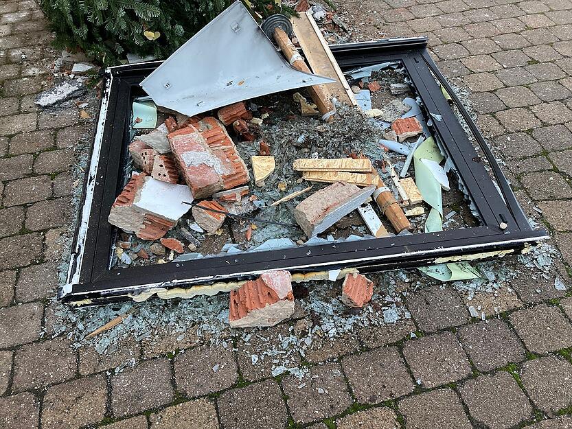 Unbekannte sprengen Geldautomaten in Bad Rappenau-Bonfeld