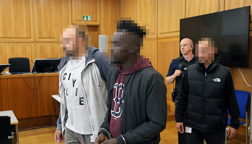 Weil er Anfang des Jahres mit Pflastersteinen mehrere öffentliche Gebäude beschädigt hat, droht dem Angeklagten die Einweisung in eine Psychiatrie. Foto: Archiv/Seidel Weil er Anfang des Jahres mit Pflastersteinen mehrere öffentliche Gebäude beschädigt hat, droht dem Angeklagten die Einweisung in eine Psychiatrie. Foto: Archiv/Seidel