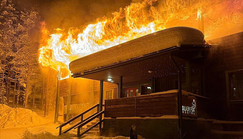 Das Hostel Silver Fox im finnischen Lappland ist im Februar 2024 in Flammen aufgegangen.