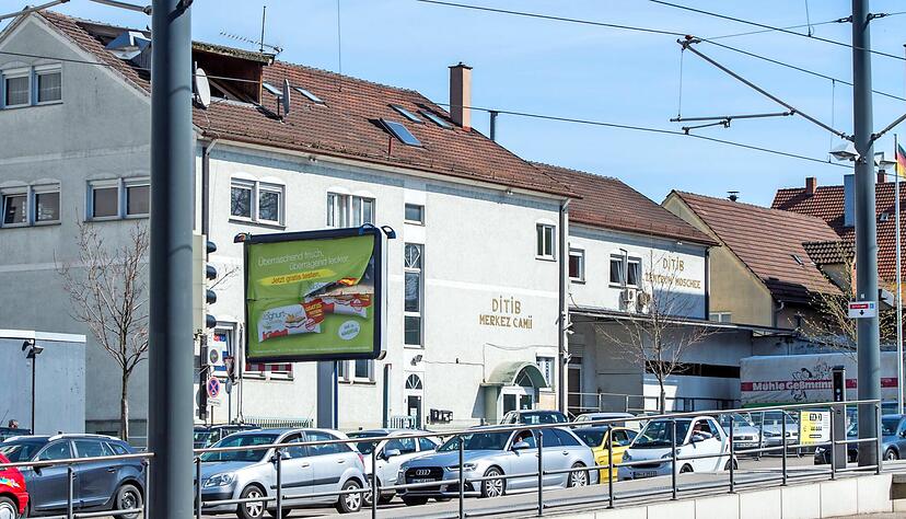 Die bisherige Moschee der Ditib-Gemeinde an der Weinsberger Straße wird frühestens im Oktober 2019 abgerissen. Zur Buga soll es dort keine Großbaustelle mit einspuriger Verkehrsführung geben. Fotos: Mario Berger