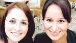 Die seltenen Sonnenstrahlen fangen Cennet Ari und Hatice Sertel ein.