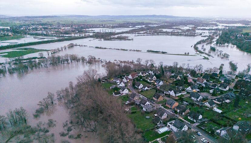 Hochwasser umfließt die Ortschaft Ruthe im Landkreis Hildesheim. Hochwasser umfließt die Ortschaft Ruthe im Landkreis Hildesheim.