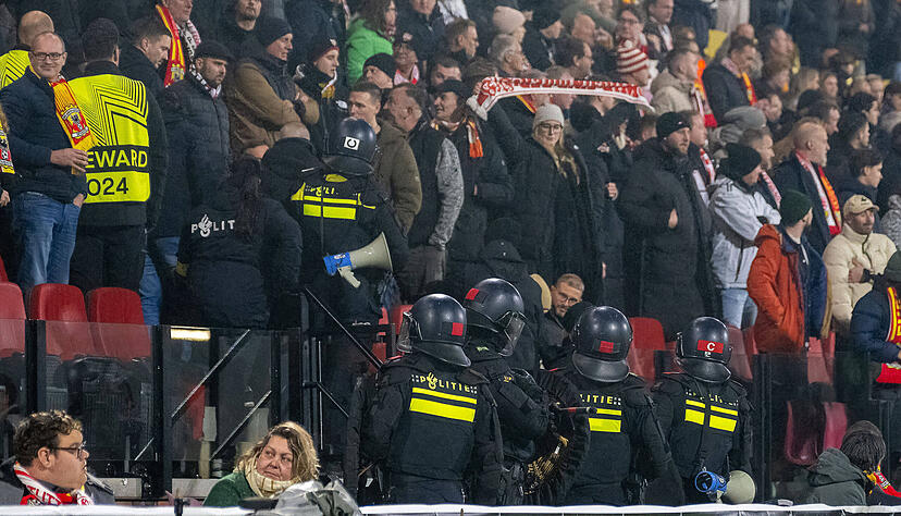 Die mitgereisten VfB-Fans erlebten in Deventer eine skandalöse Behandlung. Von Gastfreundschaft war keine Spur.