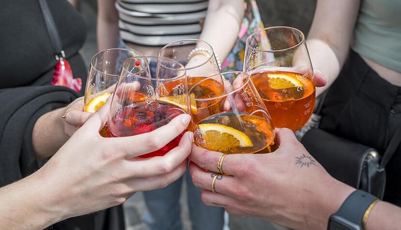 Einen Aperol Spritz auf die Winterspiele Mailand Cortina 2026.